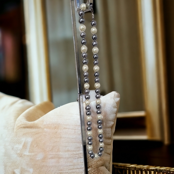 Vintage String of Gray & White Faux Pearls 24"with Earrings - Picture 5 of 6